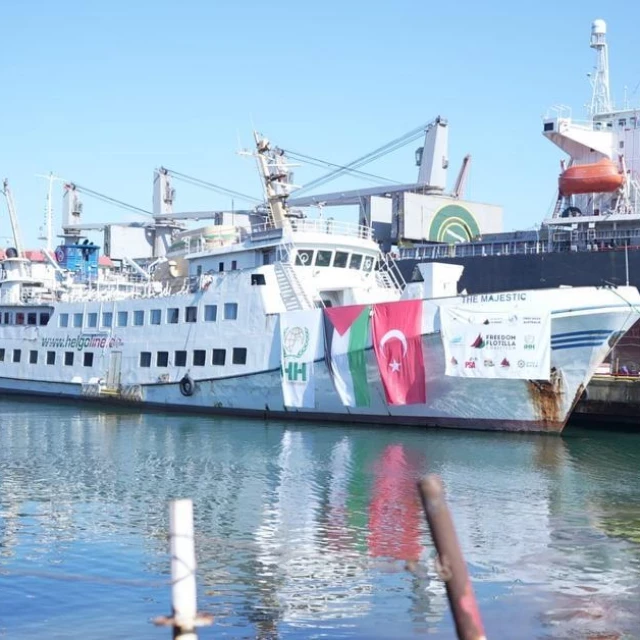 Ada Colau se embarcará en la Flotilla de la Libertad, con un millar de activistas, para romper el bloqueo de Gaza