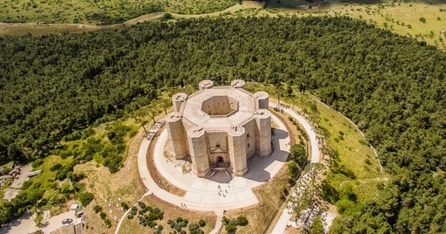 El misterioso castillo octogonal situado en un parque nacional que fue mandado construir por un emperador
