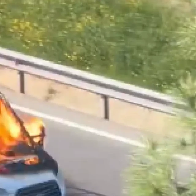 Un camión en llamas causa alarma en Madrid al recorrer un tramo de la M-11 sin conductor