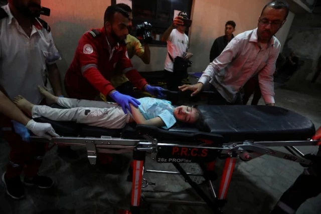 Ataque aéreo israelí mata a al menos 9 palestinos, entre ellos 6 niños, en Rafah