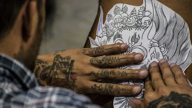 Piden una condena de cinco años a un tatuador profesional acusado de abusar sexualmente de una clienta