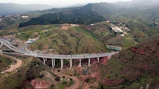 Muere al caer por un puente de la autovía en una persecución policial en Málaga