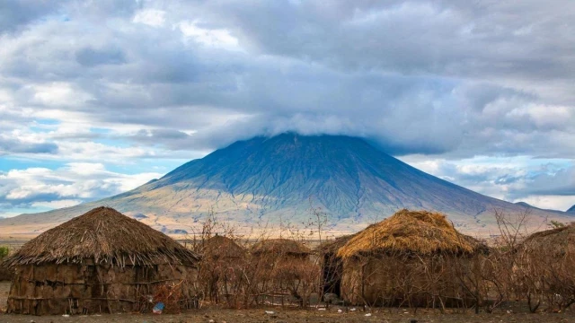 Este es el volcán más extraño del mundo: emite lava negra