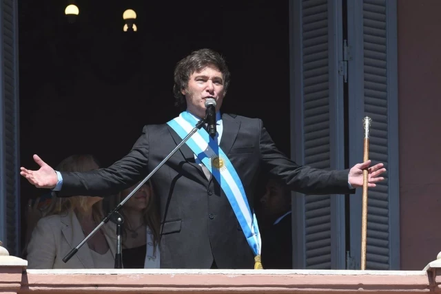 Presentan una solicitud de juicio político contra el presidente de Argentina