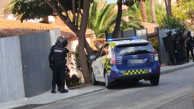 Un hombre siembra el pánico en Marbella tras sacar una pistola en las inmediaciones de un colegio