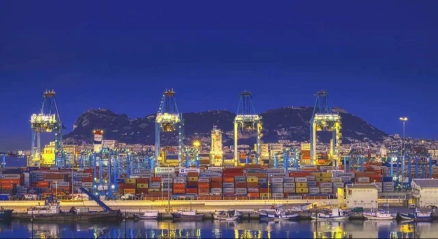 La crisis del comercio mundial se manifiesta en España y provoca una saturación en los puertos