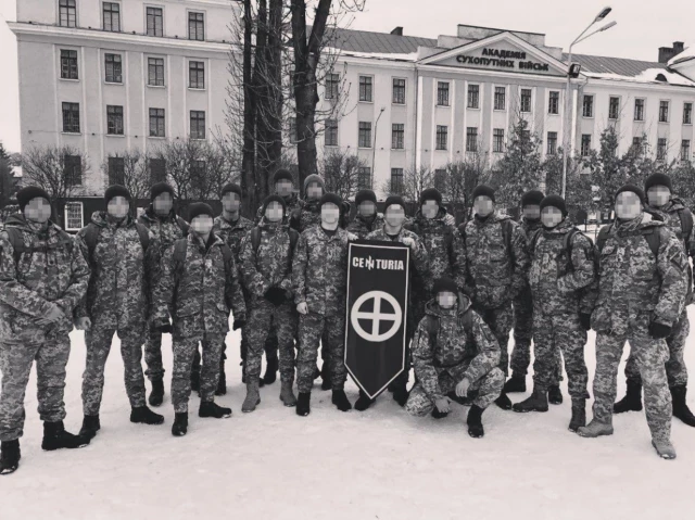 Conoce a Centuria, el ejército neonazi ucraniano entrenado por Occidente (inglés)