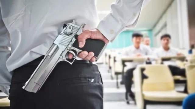 Aprueban ley que permite a los maestros portar armas en las escuelas de Tennessee, EE.UU