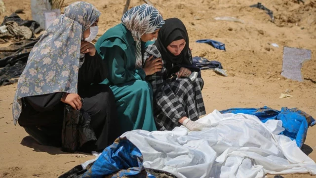 Fosas comunes en Gaza: los cadáveres que encontraron podrían haber sido enterrados con vida