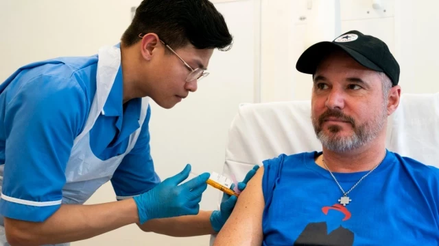 La primera vacuna del mundo para detener el cáncer de piel brinda esperanza a los pacientes (ENG)