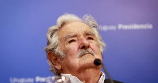 El ex presidente uruguayo José Mujica anunció que tiene un tumor en
el esófago
