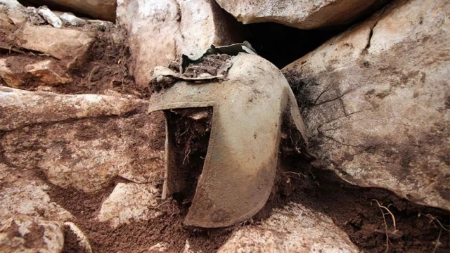 Arqueólogos descubren un casco griego que puede reescribir la historia de los antiguos pueblos tribales ilirios (ENG)