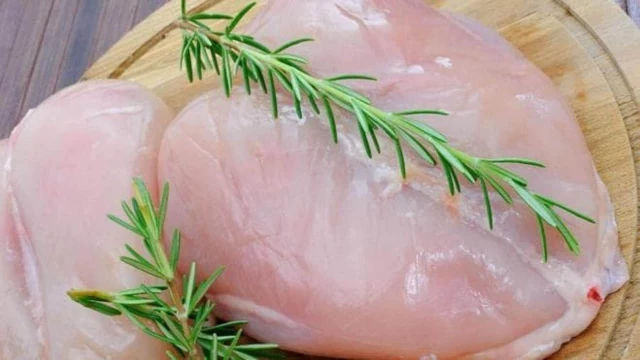 Alerta por salmonella en pollo procedente de España