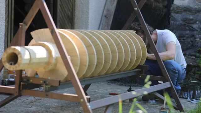 La revolucionaria turbina de madera que da luz gratis con energía ilimitada de los ríos