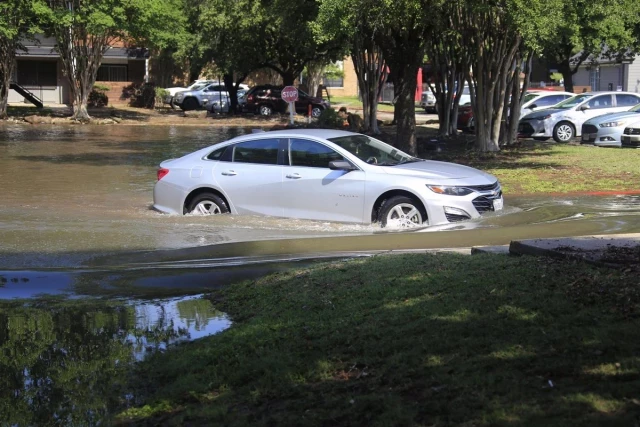 Estados Unidos ordena la evacuación de la población de Houston ante una "ola de inundaciones"