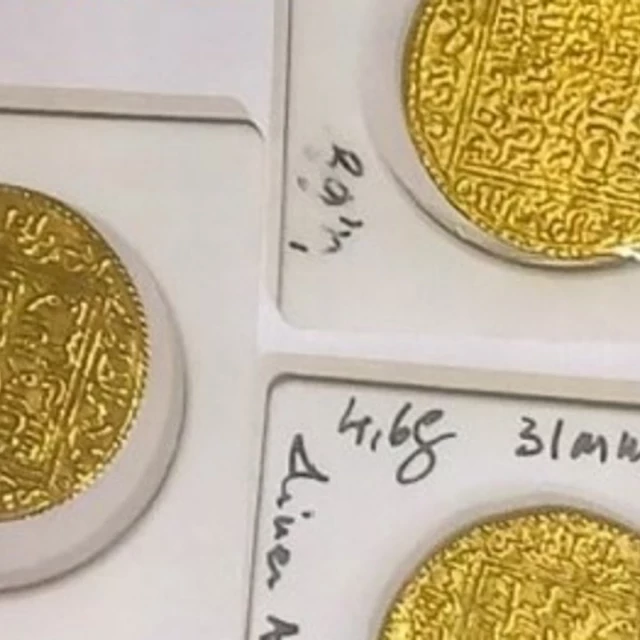 La Policía detiene a dos personas que traían ilegalmente desde Marruecos monedas antiguas