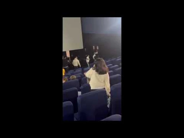 Una pelea en un cine obliga a detener la proyección de una película infantil