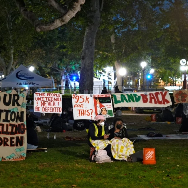 La policía rodea un campamento propalestino en la Universidad del Sur de California