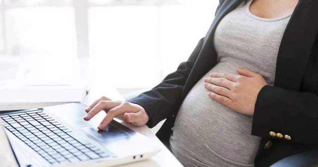 Cómo la maternidad perjudica a las carreras profesionales: más de un 40% de las mujeres cambia o deja su trabajo 10 años después de dar a luz