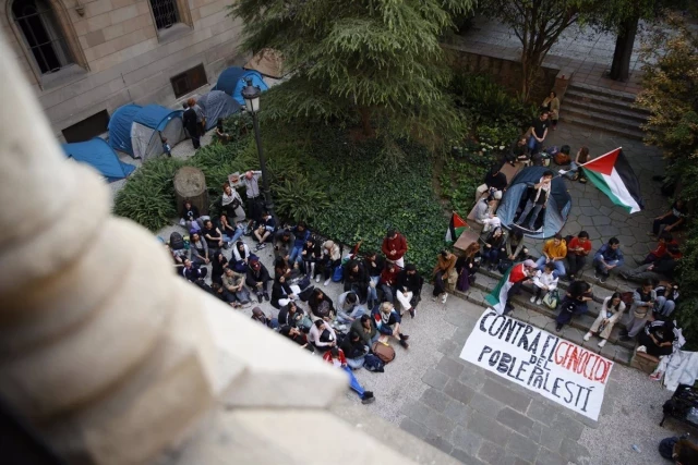 La Universitat de Barcelona (UB) permite la acampada de estudiantes por Palestina y afirma que está "comprometida"