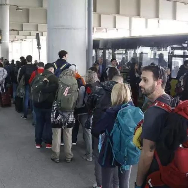 Anuncian huelga en Lavacolla por la sobrecarga de trabajo tras el cierre del aeropuerto de Vigo