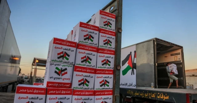 "Miles" de camiones de alimentos quedan varados en Egipto tras el cierre de cruce de Rafah
