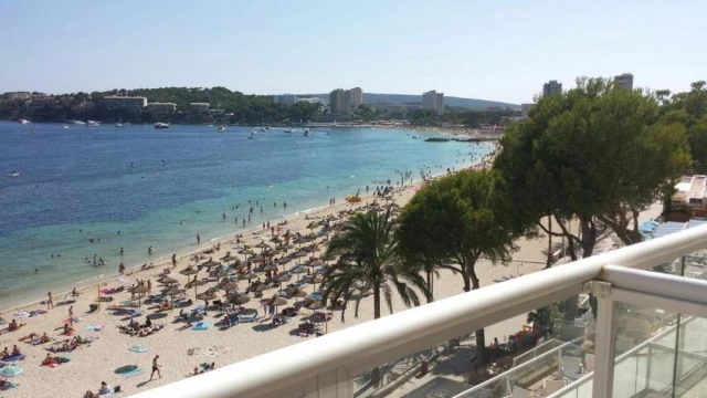 Muere un turista en Mallorca tras precipitarse de madrugada desde la azotea de su hotel