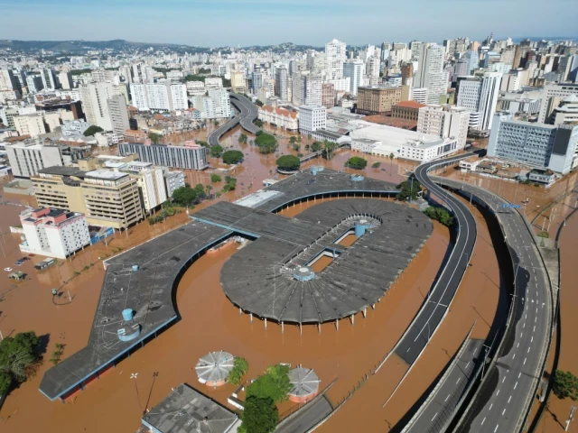 Imágenes aéreas captan a la ciudad de Porto Alegre bajo el agua