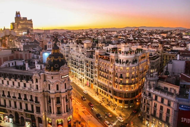 La brecha geográfica digital en España: Madrid concentra un 52% de las vacantes en trabajos TIC