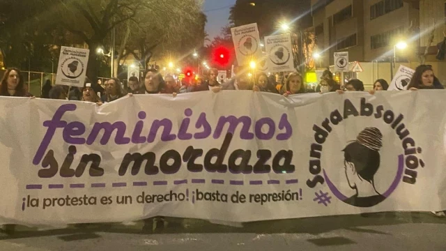 Retiran los cargos a Sandra, acusada de agredir a un policía en Murcia durante el 8M de 2018