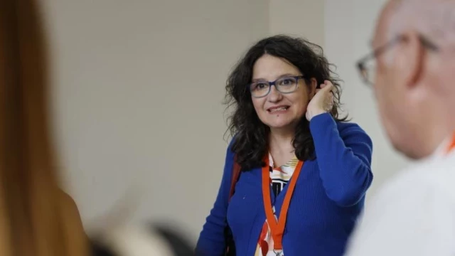 Mónica Oltra, ovacionada en la asamblea de Iniciativa a la que asiste por sorpresa
