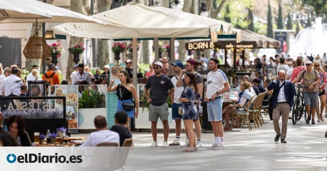 Los ciudadanos de Balears se suman a la 'ola canaria' contra la masificación turística: "El desastre es inminente"
