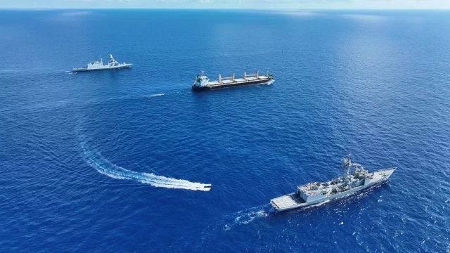 La intervención de la Armada española propicia la detención de 12 piratas somalíes