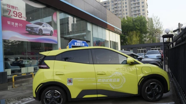 El pequeño y bien construido coche eléctrico chino "Seagull" supone una gran amenaza para la industria automovilística de EE.UU. [ENG]