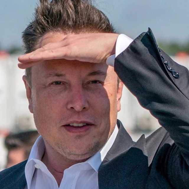 Cientos de activistas climáticos asaltan la fábrica de Tesla en Alemania y logran paralizar su producción