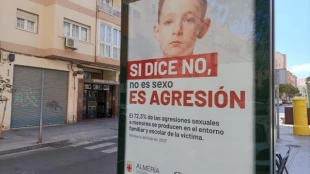 Polémica por un cartel de una campaña en Almería contra las agresiones sexuales a menores