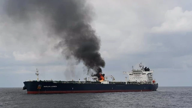 Un misil alcanza a un petrolero frente a las costas de Yemen