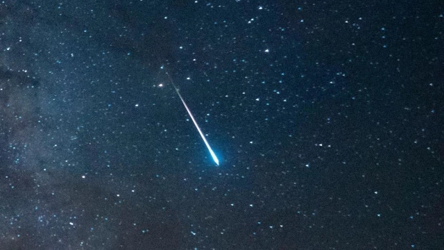 Meteorito en España y Portugal: Una bola de luz ilumina el cielo de Galicia: "Se hizo de día en plena madrugada"