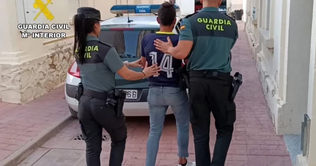 Detenido en Mula (Murcia) por amenazar de muerte a un joven discapacitado para robarle el móvil
