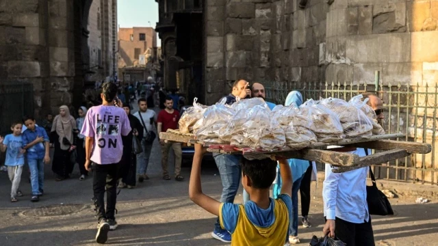 Egipto: El Gobierno de Sisi sube un 300% el precio del 'pan de los pobres (ENG) '