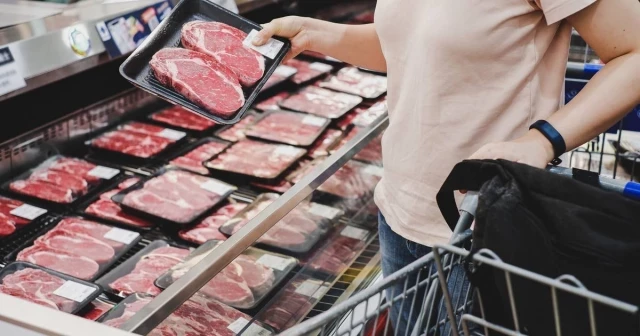 Los médicos avisan de que la peor carne del supermercado no es la roja, sino la procesada
