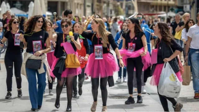 Prohíben las muñecas hinchables y otros juguetes sexuales en las despedidas de soltero en Platja d'Aro, Girona