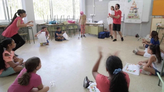 El 'parche' de Educació contra el calor en las aulas: 3.500 ventiladores de pie que han indignado a los profesores