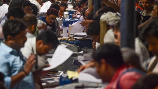 Al menos 33 trabajadores electorales mueren en un día en el norte de la India por el calor abrasador