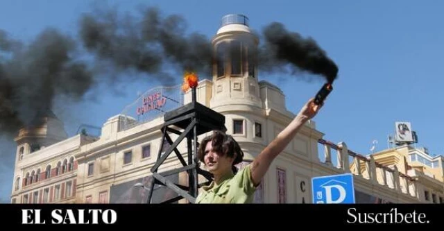 200 personas cortan el centro de Madrid para exigir el fin de los subsidios a los combustibles fósiles