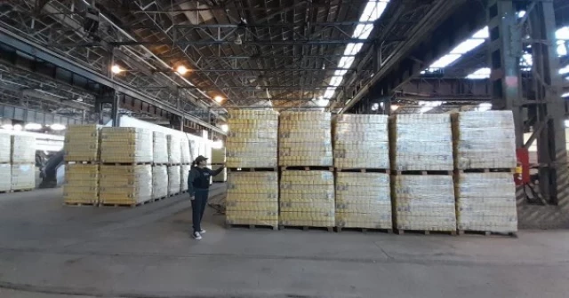La justicia federal allana los depósitos de Pettovello y encuentra miles de litros de leche cerca de vencer (Argentina)