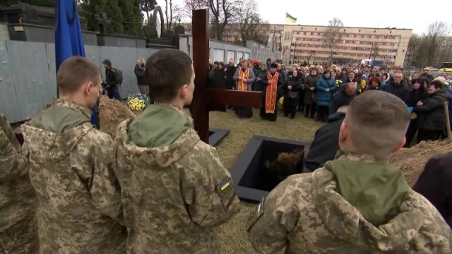Cementerios en Ucrania buscan más terrenos ante el aumento de muerte de soldados | CNN