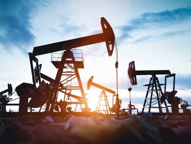 La OPEP+ extiende los recortes de producción de petróleo hasta 2025