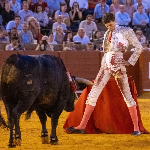 El consejero torero valenciano de Vox otorga 300.000 euros a la Fundación Toro de Lidia mientras recorta en Cultura