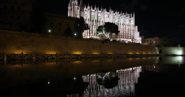 Muere un turista tras caer desde la muralla frente a la Catedral de Mallorca